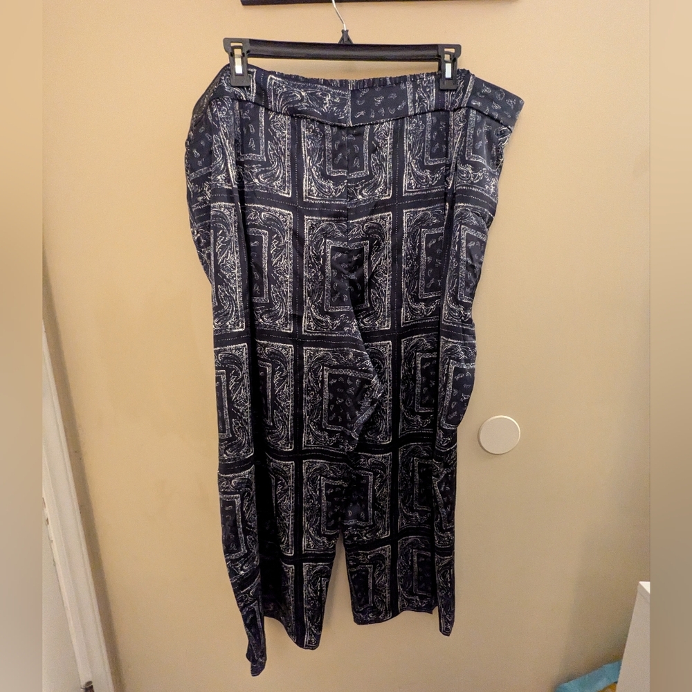 Simply Vera Vera Wang Wide Leg Trousers in Bandana Print Navy and White 26W